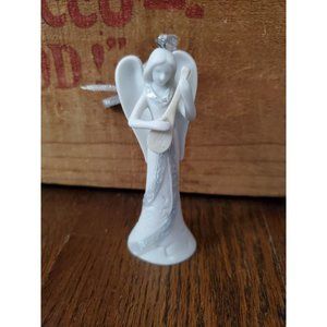 Appletree Design - Angel Of Song Ornamen - Heaven & Earth Collection - Porcelain